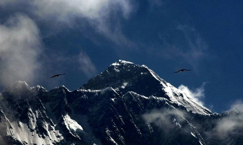 Το ψηλότερο βουνό του κόσμου έγινε ακόμα πιο ψηλό κατά 1 μέτρο!